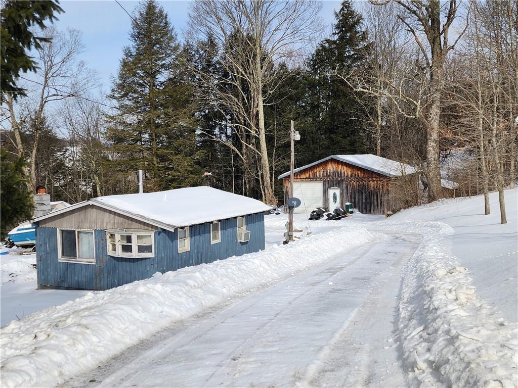 view of front of home with an outbuilding and a detached garage