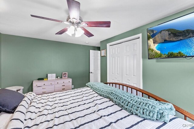 bedroom featuring a closet and ceiling fan