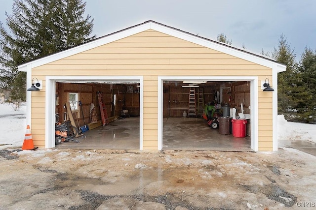 view of detached garage