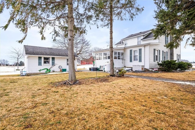 view of front of property with a front lawn