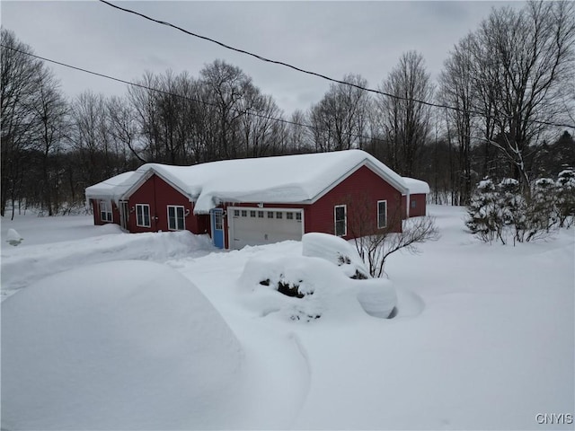 view of front of house with a detached garage