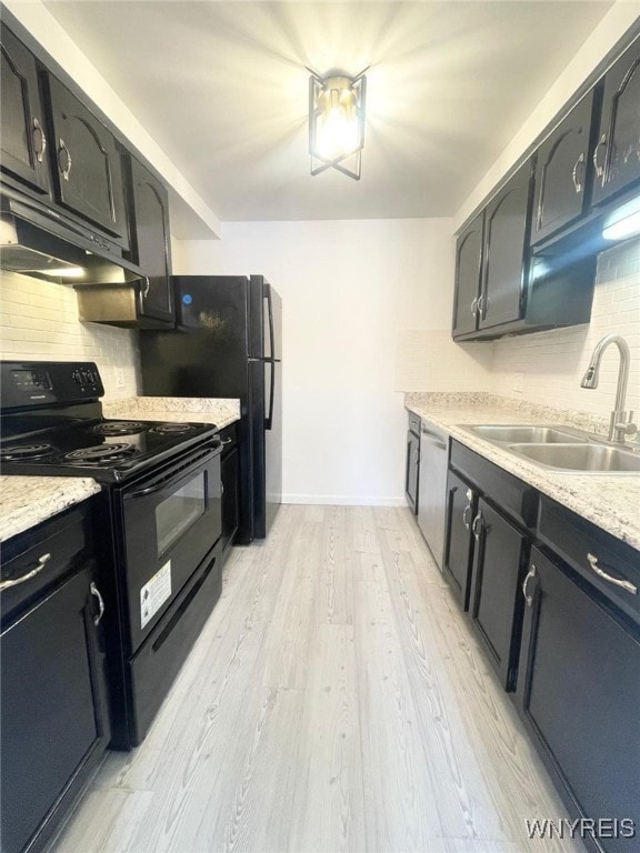 kitchen featuring light wood-style flooring, under cabinet range hood, black range with electric stovetop, a sink, and tasteful backsplash