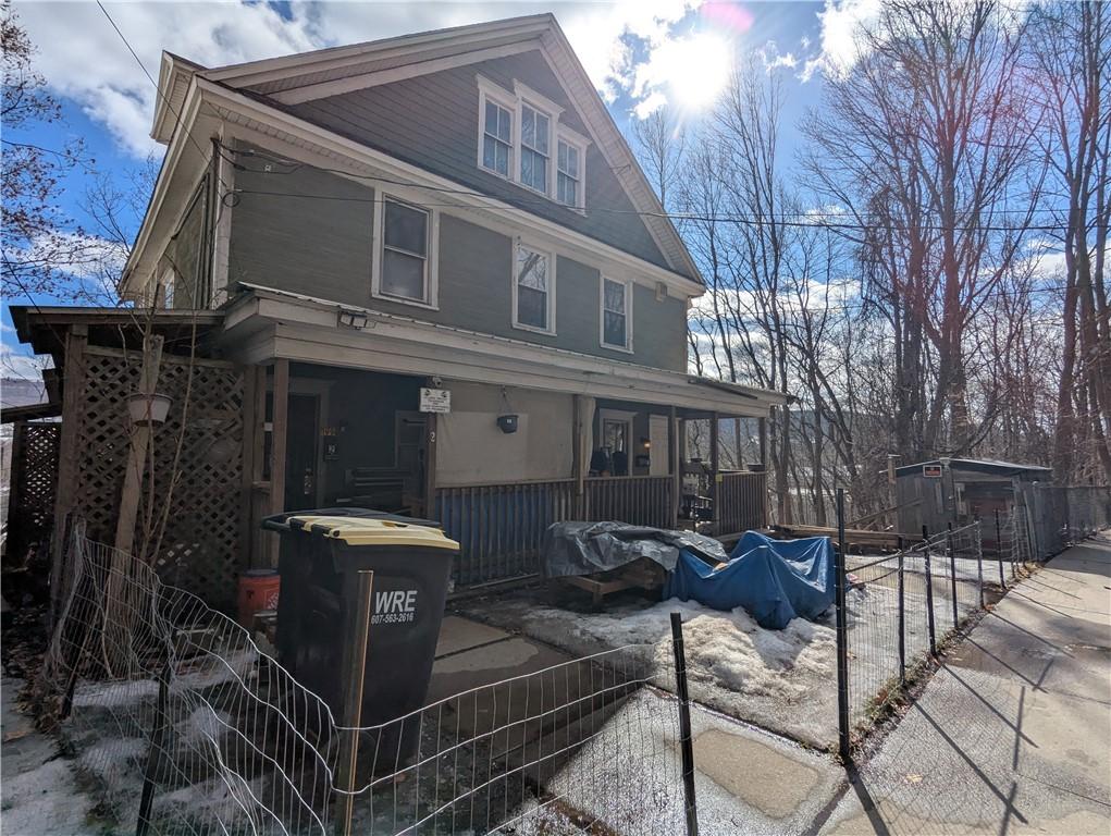 view of front of house with fence and a porch