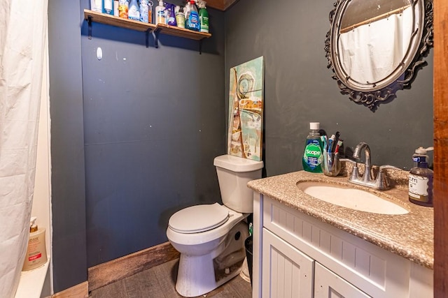 full bath with curtained shower, vanity, and toilet