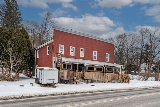 view of front of property featuring covered porch