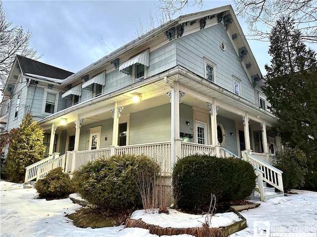 view of front of house with covered porch