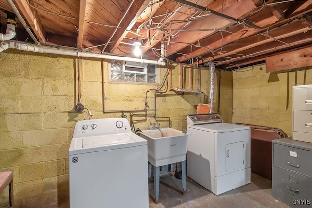 washroom featuring laundry area and washing machine and dryer