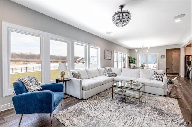 living room with a chandelier, recessed lighting, wood finished floors, and baseboards