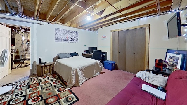 bedroom featuring a closet