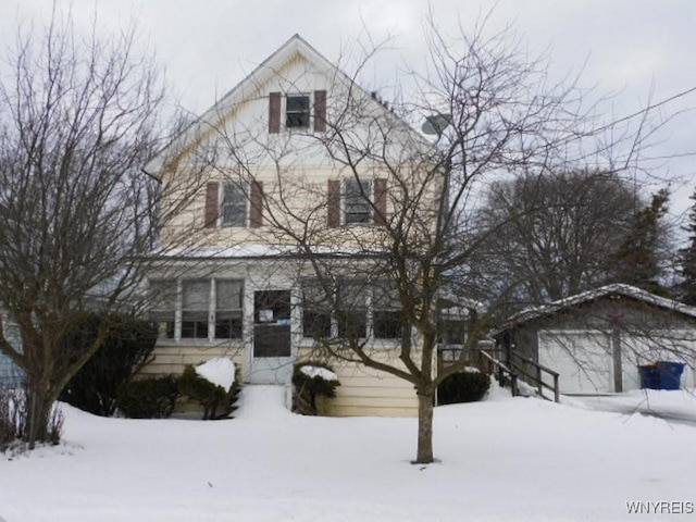 traditional style home featuring a detached garage