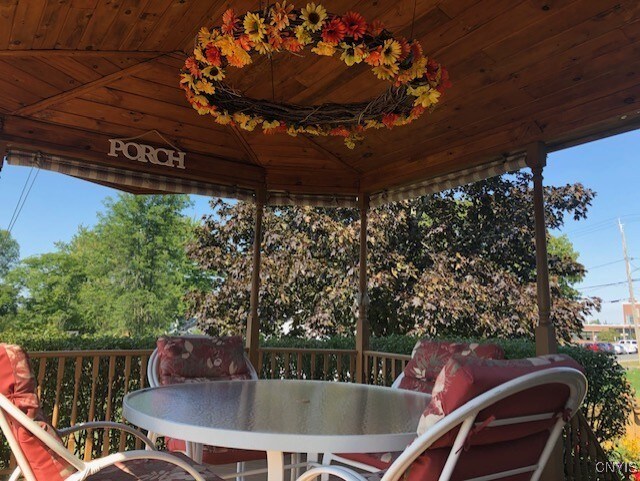 exterior space featuring outdoor dining area