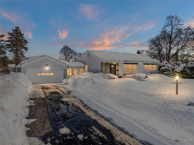 view of front facade with a garage and driveway