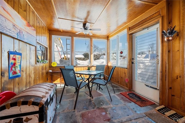 sunroom with a ceiling fan