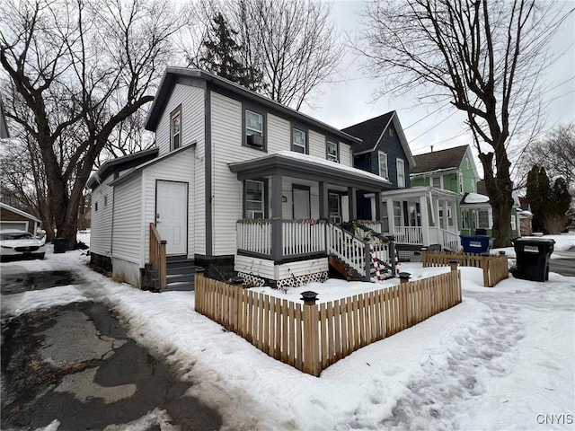 view of front of property featuring entry steps, a porch, and a fenced front yard