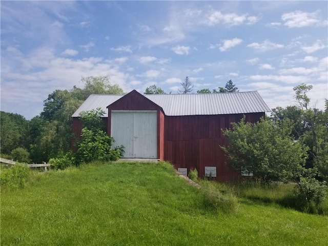 view of outdoor structure featuring an outdoor structure