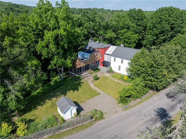 birds eye view of property featuring a wooded view