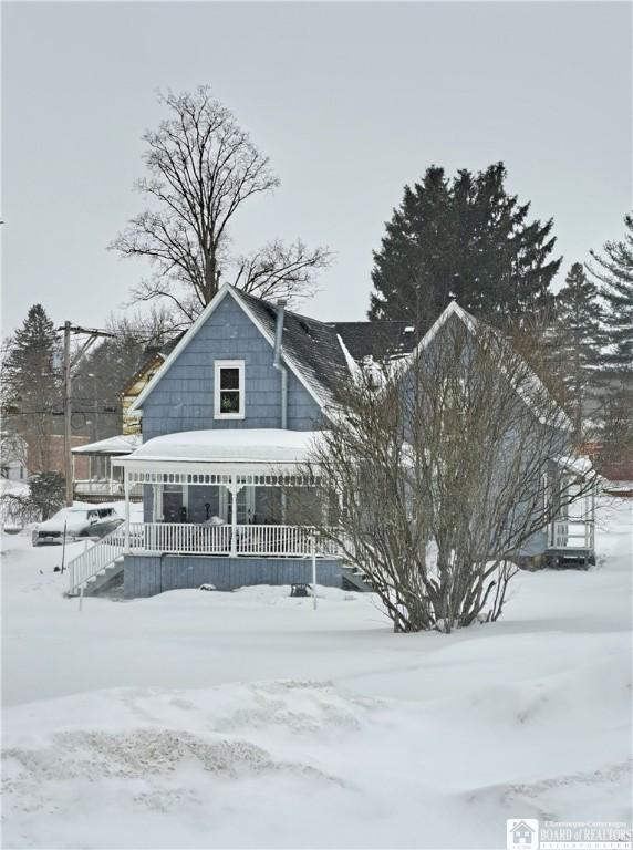 view of front of property with covered porch