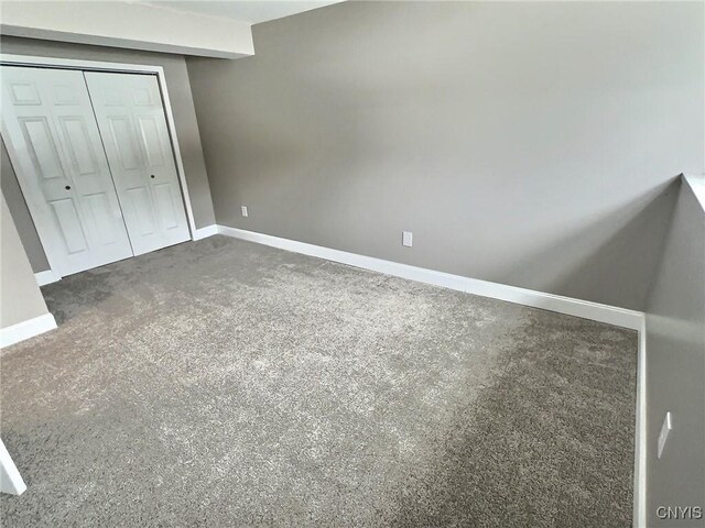 unfurnished bedroom featuring baseboards and a closet