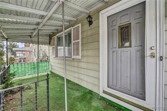 doorway to property with covered porch