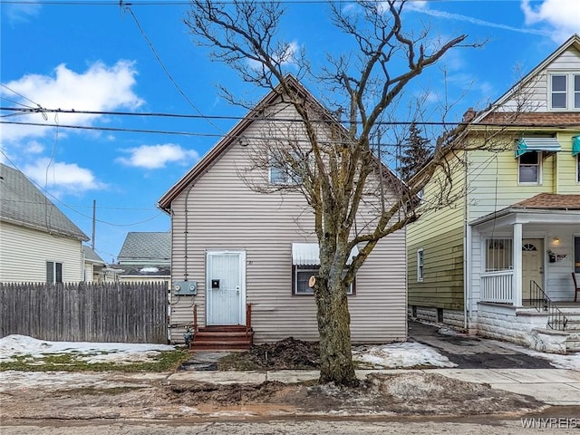 view of front of home with entry steps and fence