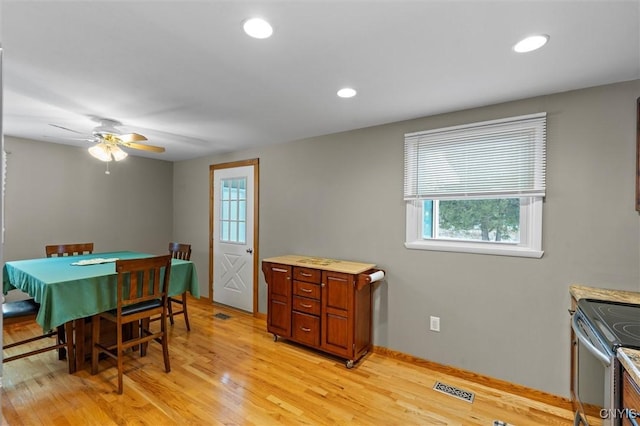 dining area featuring recessed lighting, visible vents, ceiling fan, and light wood-style flooring