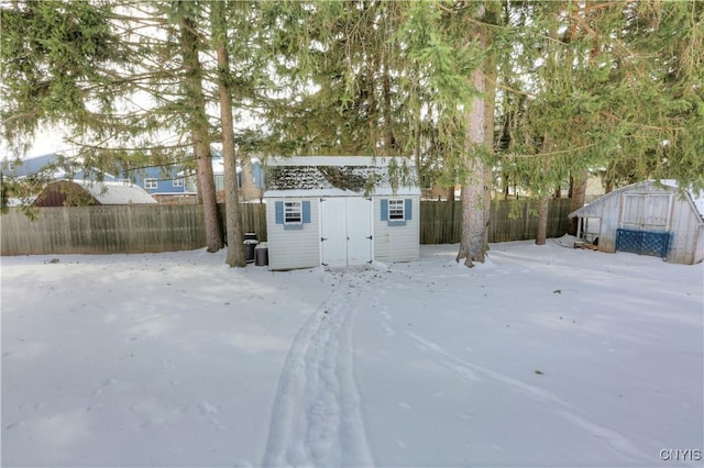 view of yard with an outbuilding, a fenced backyard, and a storage unit