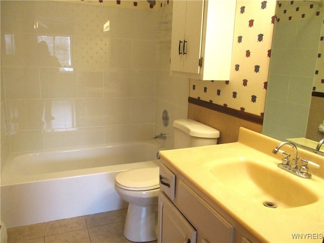 31 Park Lane Ct, Amherst, NY 14221 - full bath featuring wallpapered walls, toilet, vanity, tile patterned flooring, and shower / bathtub combination