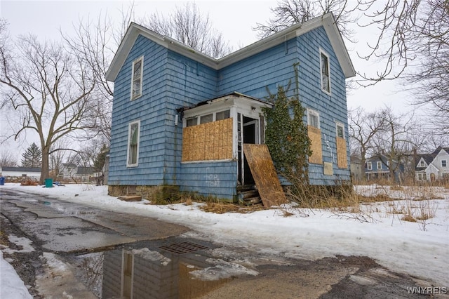 view of front of property