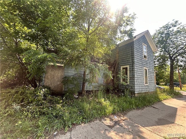 1511 13th St, Niagara Falls, NY 14305 - view of side of home