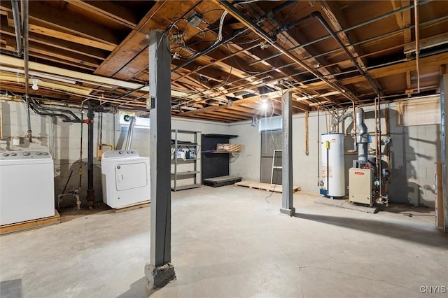 basement with water heater, a heating unit, and washing machine and clothes dryer