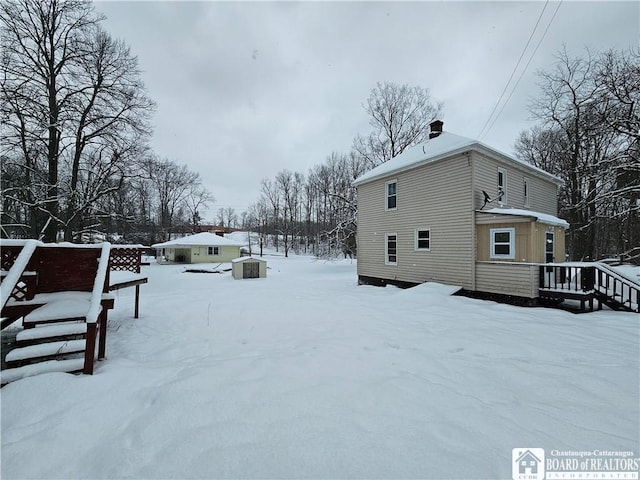 view of yard layered in snow