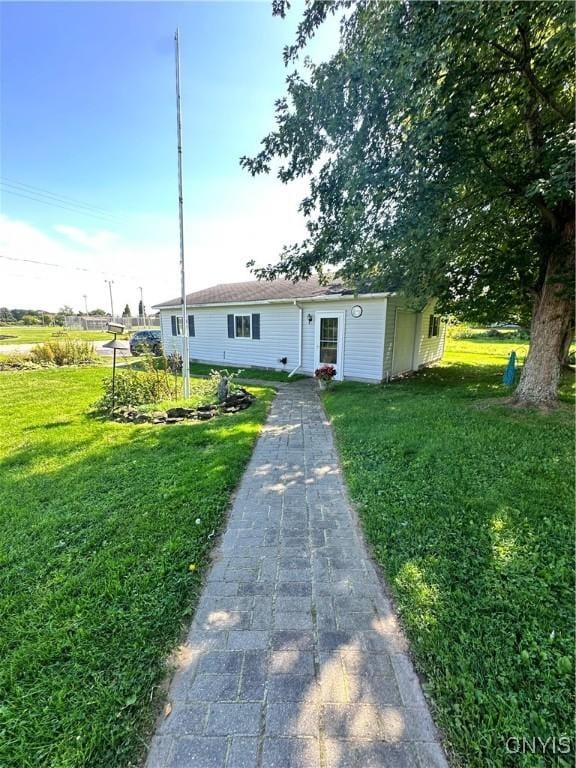 view of front facade with a front lawn