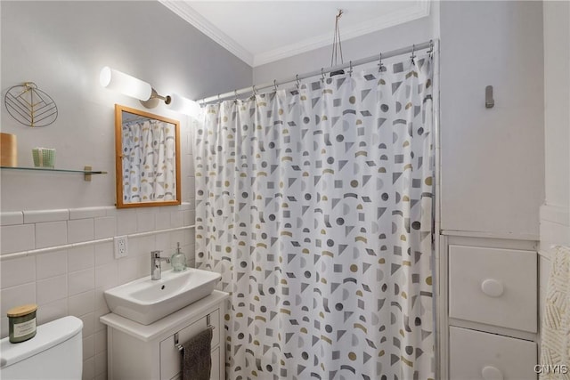 bathroom featuring toilet, a sink, curtained shower, crown molding, and tile walls