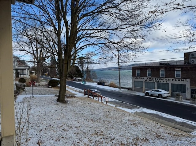 view of yard featuring a water view