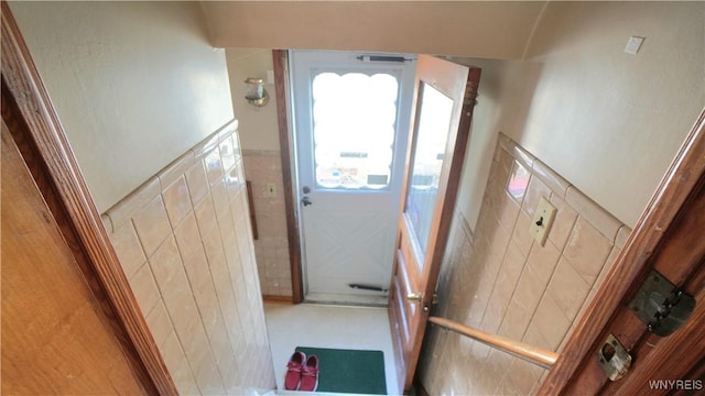 entryway featuring tile walls