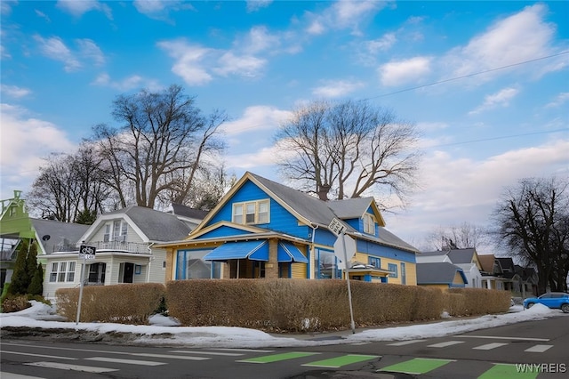 view of front of property