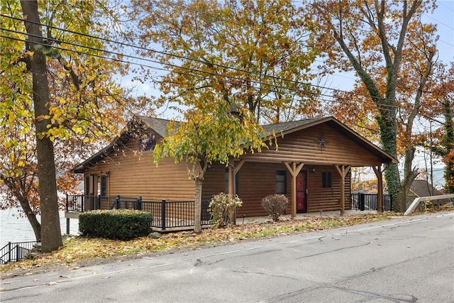 view of front facade with log veneer siding