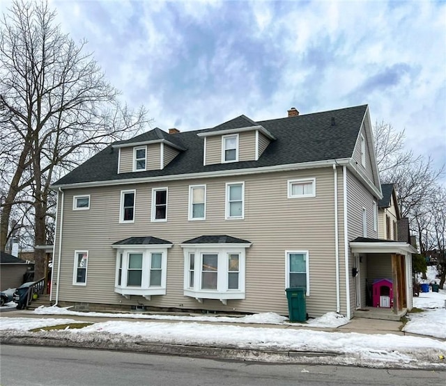 view of front of house featuring a shingled roof