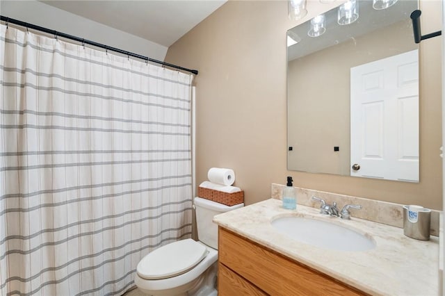 bathroom featuring a shower with shower curtain, vanity, and toilet