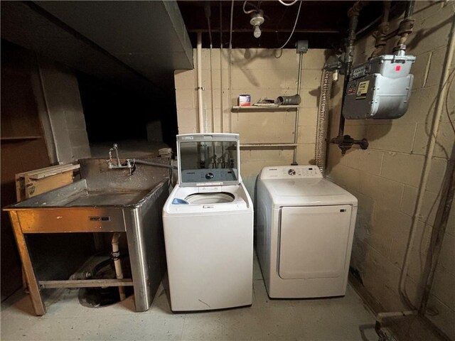 laundry room featuring laundry area and independent washer and dryer