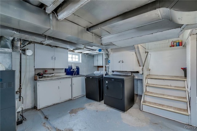 basement featuring washing machine and clothes dryer