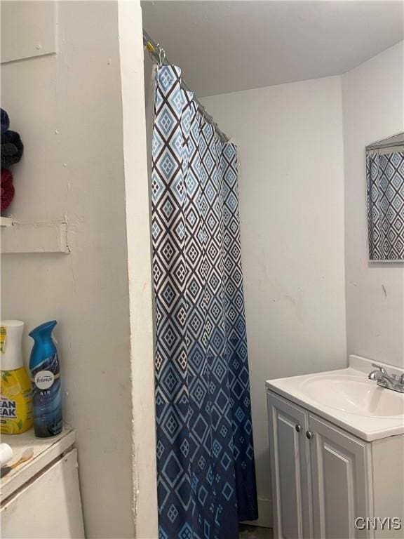 bathroom featuring curtained shower and vanity