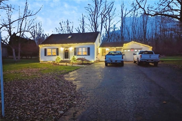 view of front of house with driveway