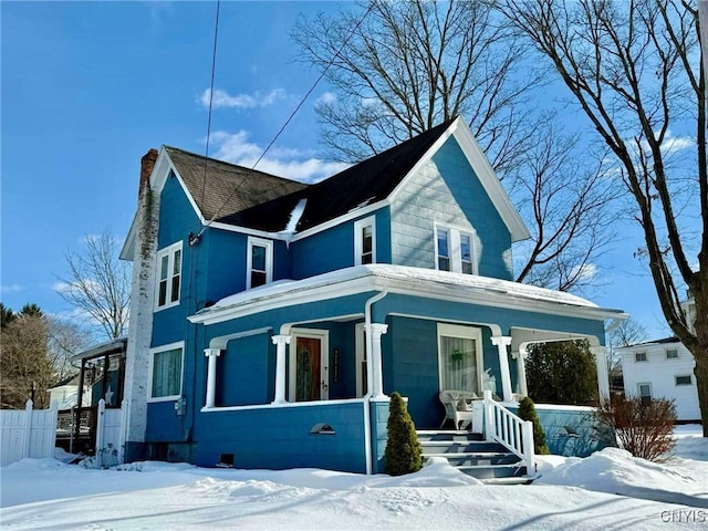 view of front of house featuring fence and a porch