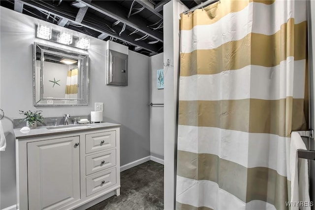 full bathroom featuring curtained shower, vanity, and baseboards