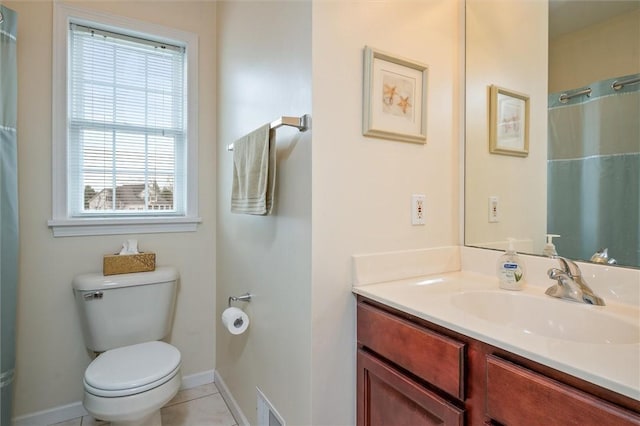 full bath with baseboards, toilet, tile patterned floors, curtained shower, and vanity