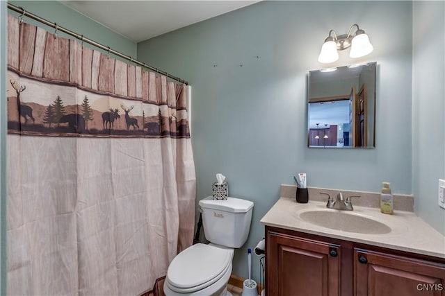 full bathroom with curtained shower, vanity, and toilet