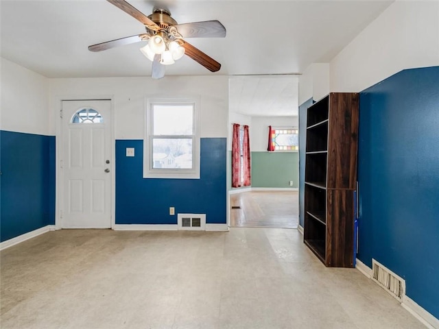 entryway with visible vents, ceiling fan, and baseboards