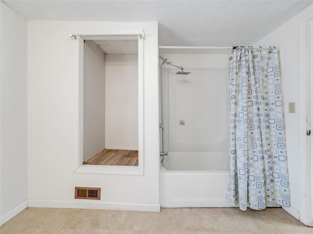 full bathroom featuring visible vents, baseboards, and shower / bath combo with shower curtain