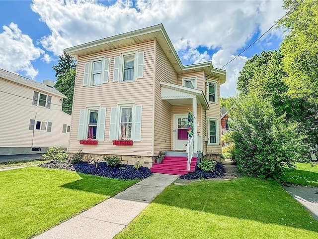 view of front of house featuring a front lawn